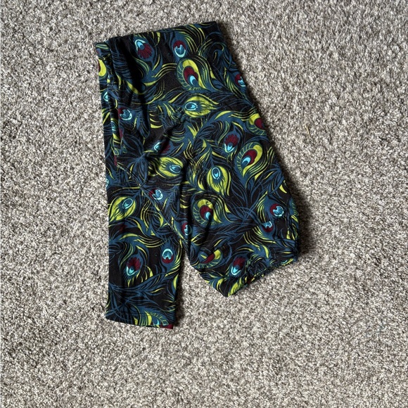 LulaRoe leggings 
one size 
never worn 
Multi Colored - Picture 2 of 3